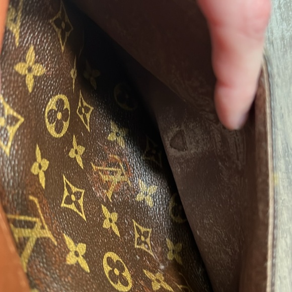 Vintage Louis Vuitton Crossbody (needs repairs) - Picture 5 of 16